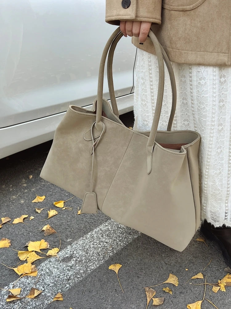 Suede bag with classic design