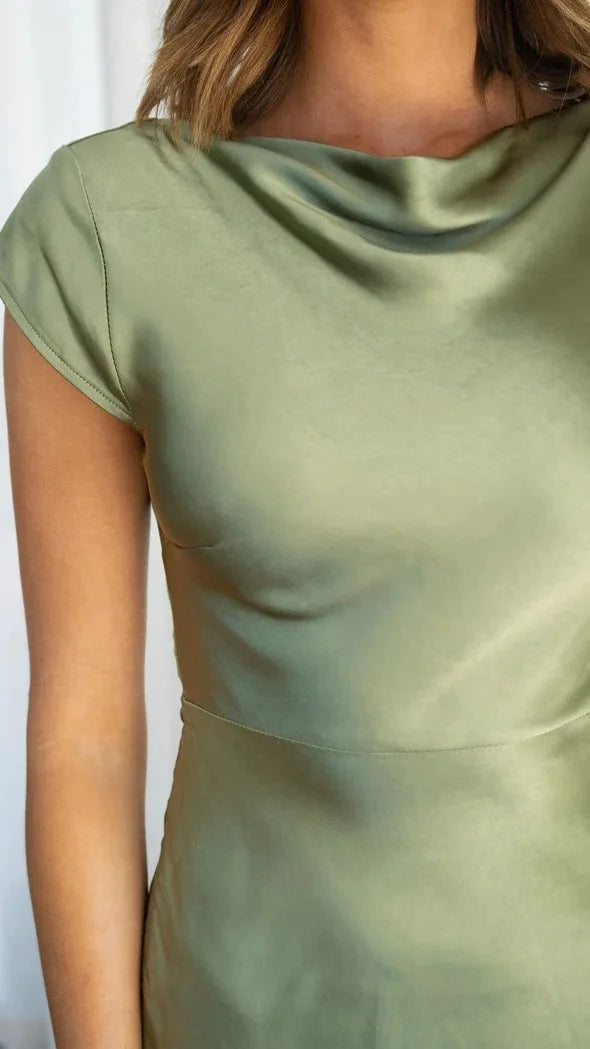 שמלת מידי סאטן בעיצוב שסע וגב פתוח - שריי