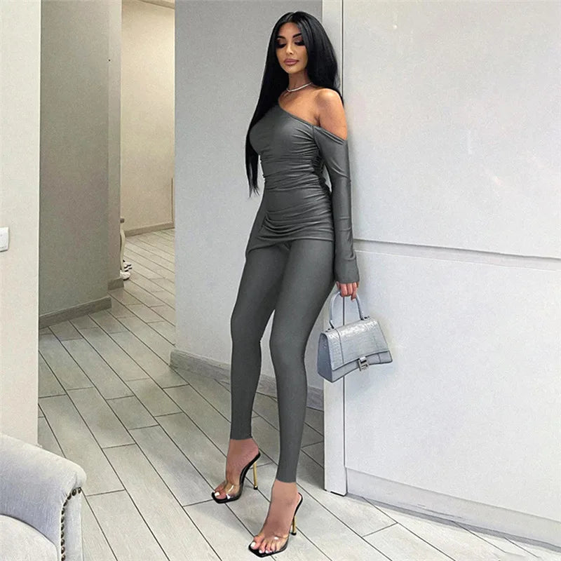 חליפת ערב שני חלקים צמודה מחטבת בד מבריק מכנס צמוד וחולצת כתף חשופה - קימברלי