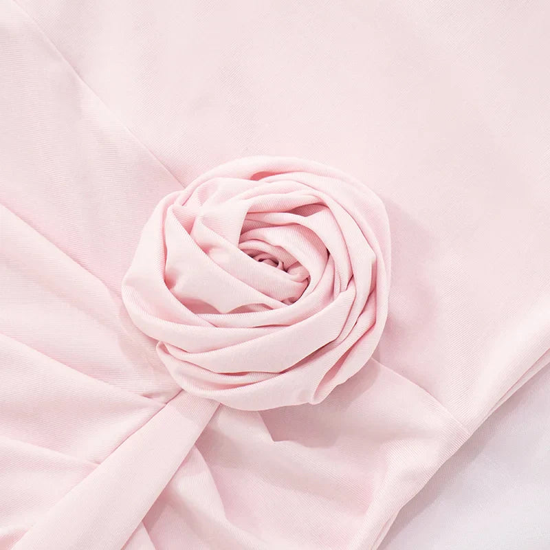 שמלת מקסי סטרפלס בעיצוב שסע ושובל שיפון בעיטור פרח - אנג'לס