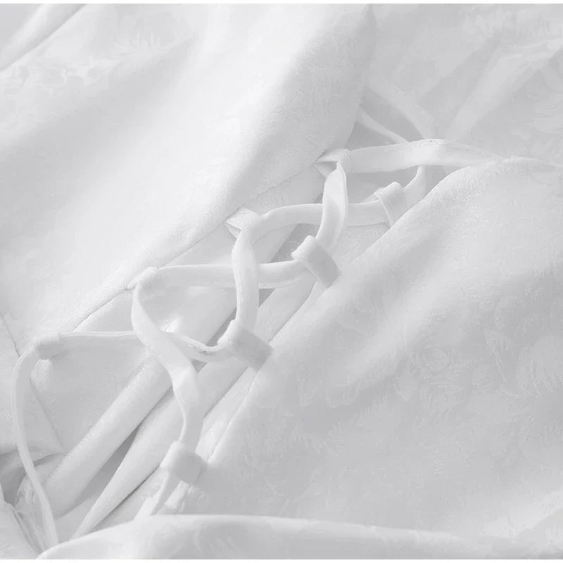 שמלת מיני סטרפלס בעיטור רקמת איורי פרחים ופפיון - חימנה