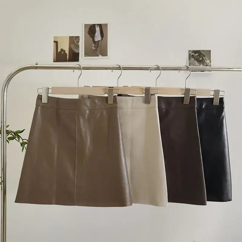 חצאית מיני דמוי עור גזרת A גבוהה - היילי