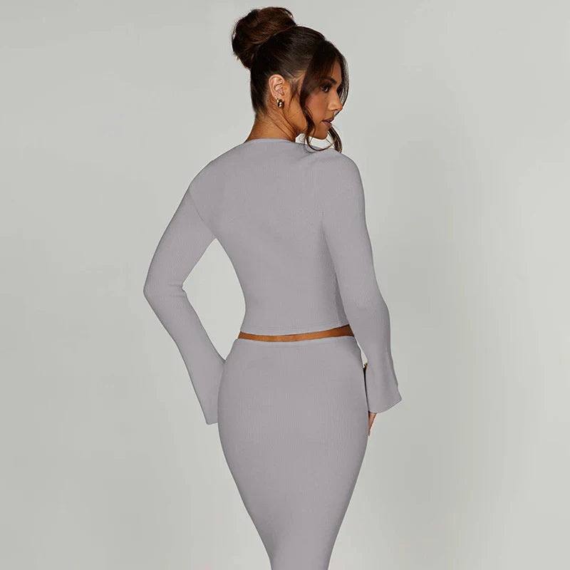 סט סרוג שני חלקים חולצה בסגירת כפתורים וחצאית מקסי צמודה - MARIEL