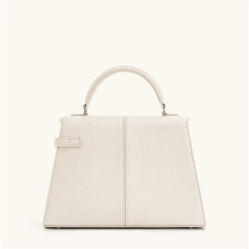 Leather bag with luxury design