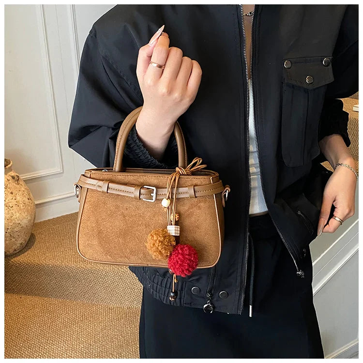 Suede bag with retro design + accessories
