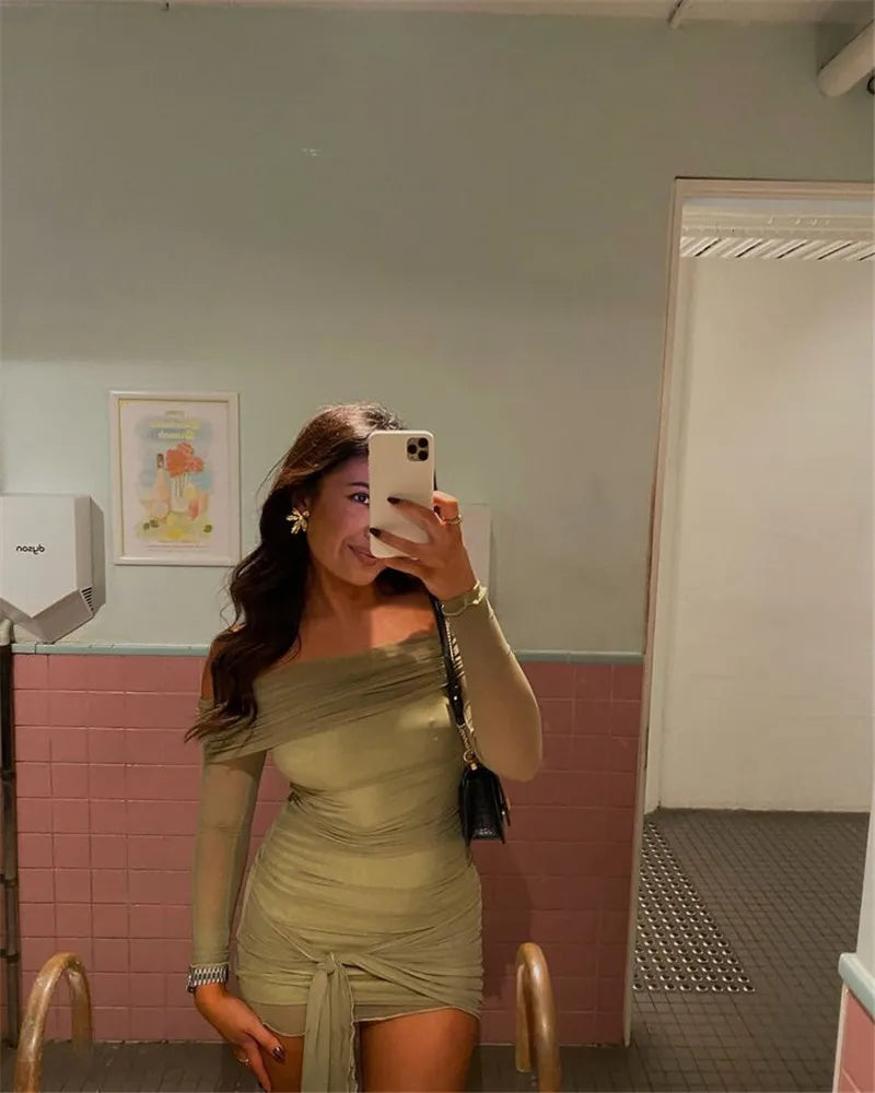 שמלת מיני שיפון כתפיים חשופות בעיצוב קשירה - CAMI