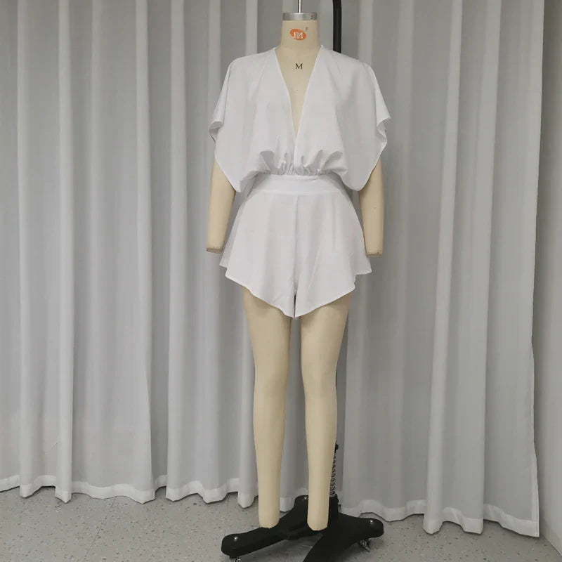 אוברול סאטן קצר בעיצוב שמלת מיני מחשוף V עמוק  - אסתי