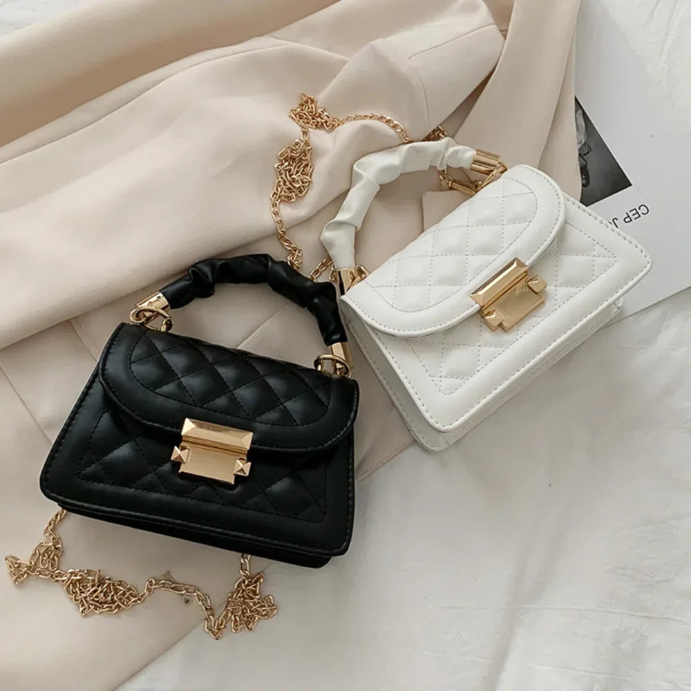 Faux leather handbag combined with chain strap
