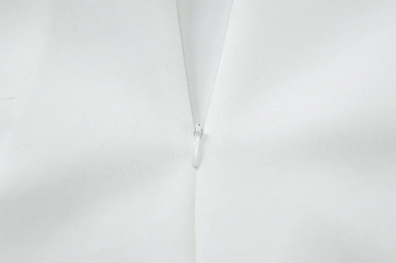 שמלת מיני סאטן כתפיים חשופות שרוולי תחרה - AMALIA