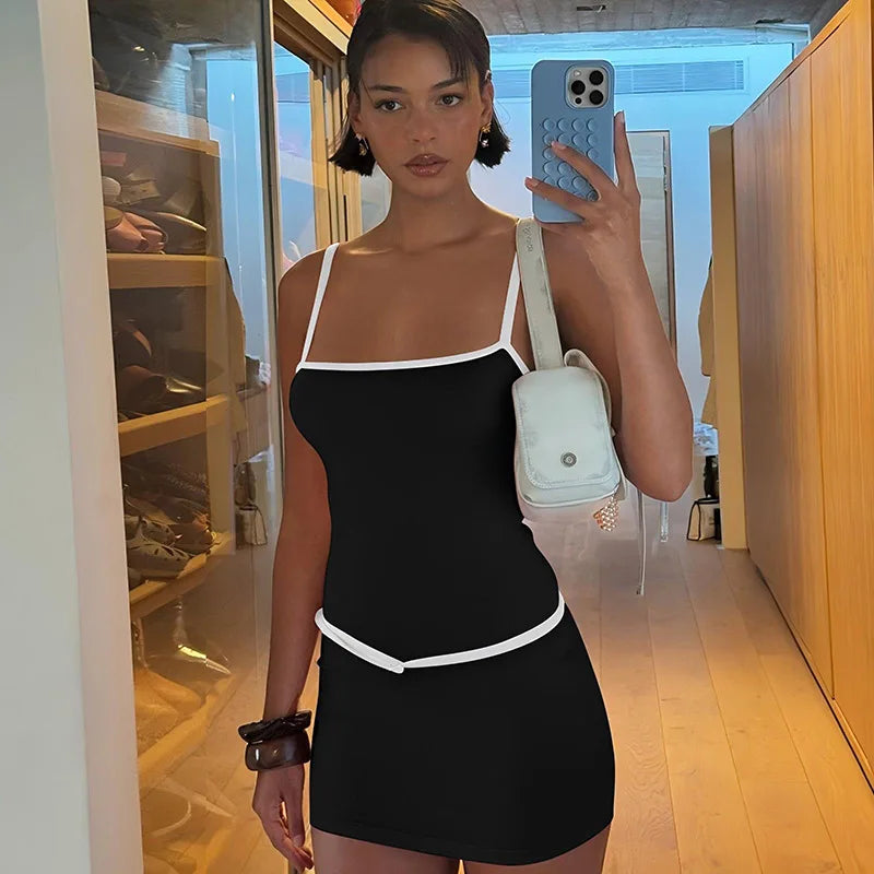 שמלת מיני צמודה בעיטור חגורה דקה - LOLI