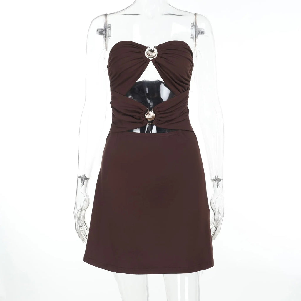 שמלת מיני סטרפלס קיצית בעיטור אבזמי צדפה - פליה