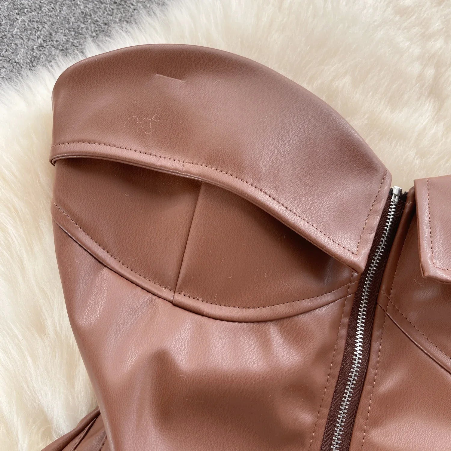 מחוך סטרפלס דמוי עור סגירת רוכסן קדמי - Carter