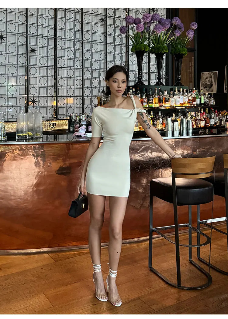 שמלת מיני צמודה בעיצוב שרוול מגולגל  - KIKI