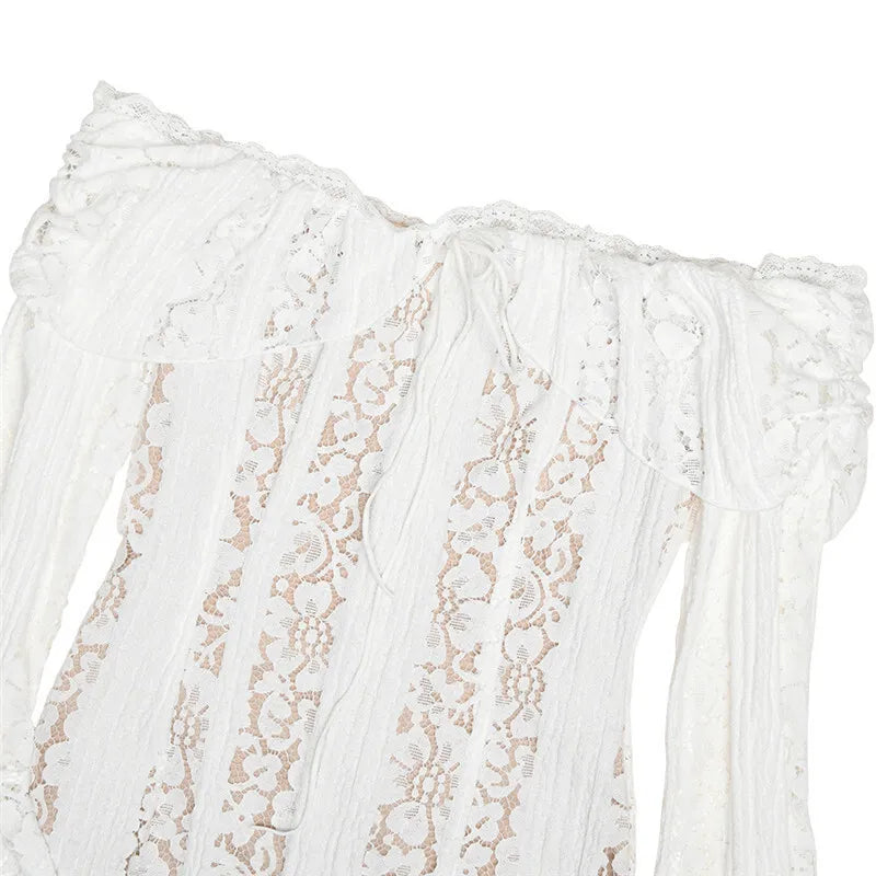 שמלת מיני תחרה כתפיים חשופות - מריה