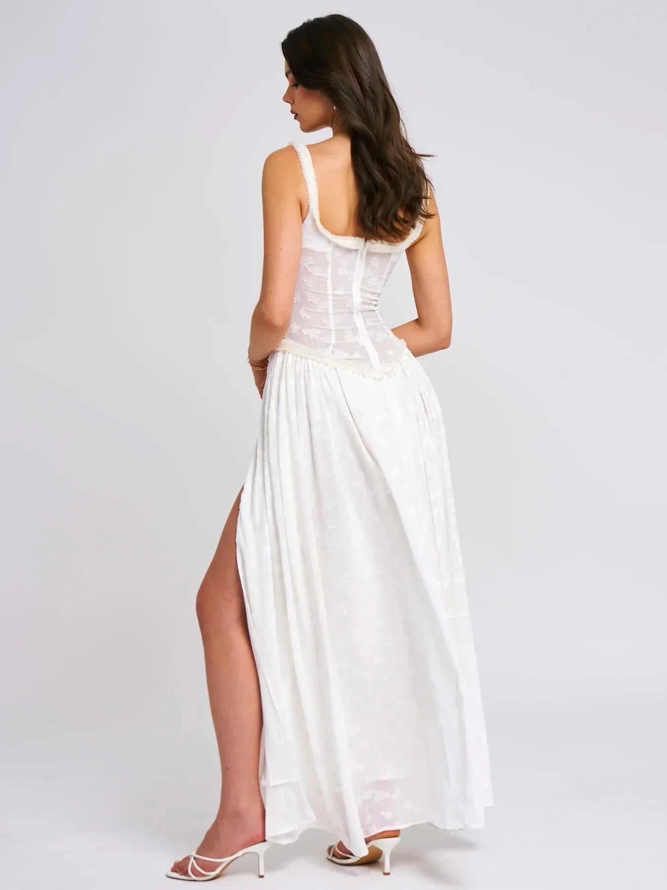 שמלת מקסי שיפון בעיטור רקמת פרחים בגזרת A בעיצוב שסע - Alejandra