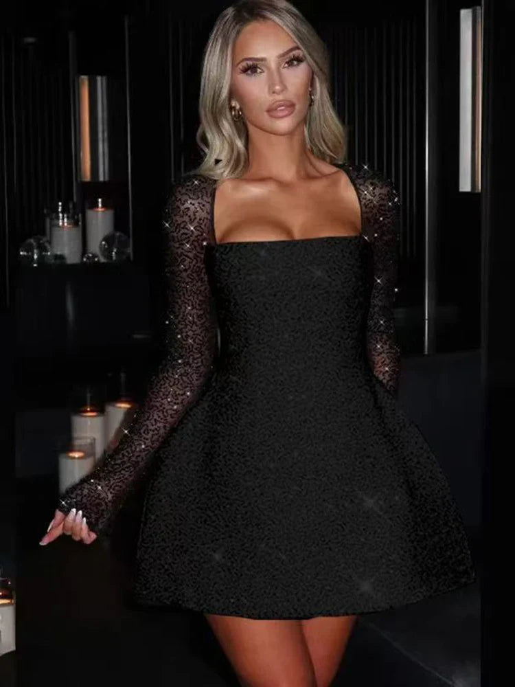 שמלת מיני בעיטור פייטים מנצנצים בגזרת A שרוולי רשת - Skylar