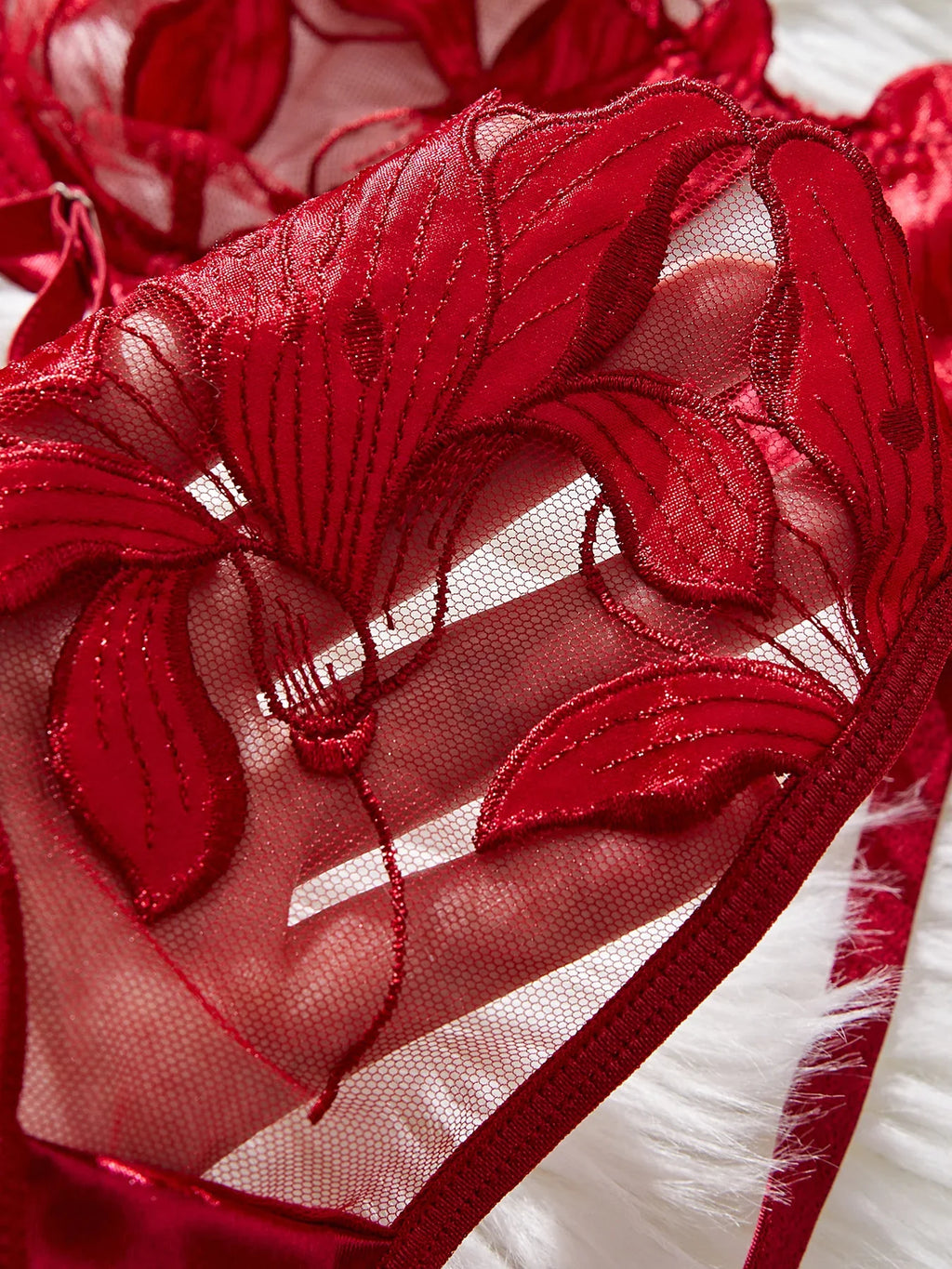 סט שקוף בעיטור רקמת עלים - Molly