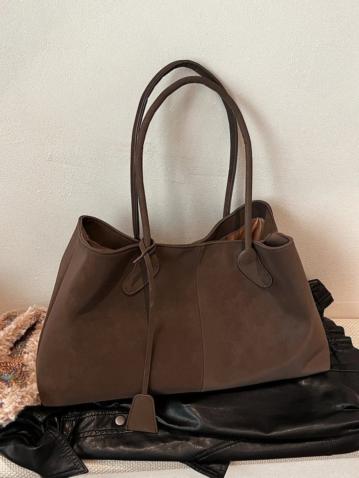 Suede bag with classic design