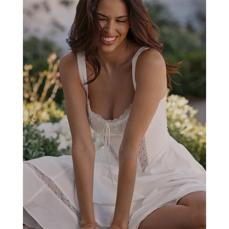 שמלת מיני פרחונית בעיטור תחרה בעיצוב כפרי בגזרת A - חימנה