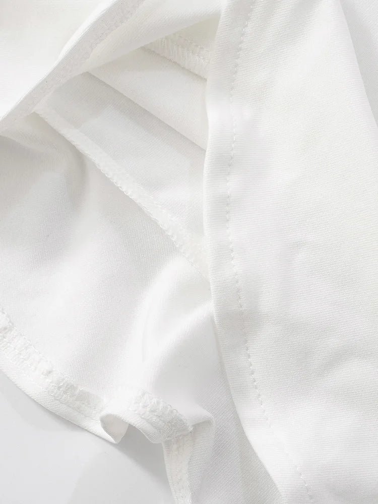 שמלת מיני קשירה בצוואר מחשוף V עמוק בעיטור אבזם צדפת זהב - אסטרז'ה