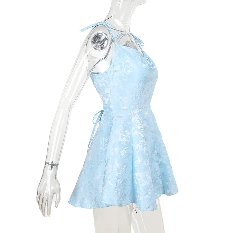 שמלת מיני בגזרת A קשירה בכתפיות בעיטור רקמת איורי פרחים - Marisol