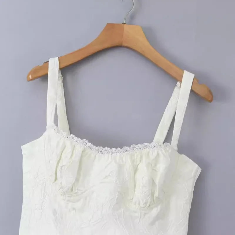 שמלת מיני בעיצוב רקמת איורי פרחים בעיטור תחרה - בלנקה