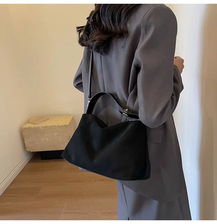 Suede bag with classic design