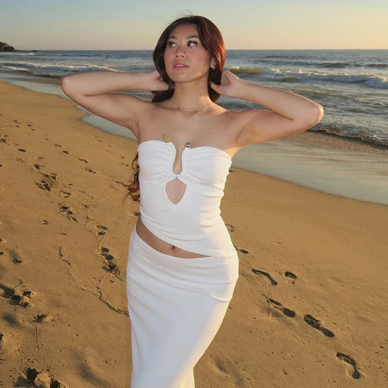 שמלת מקסי סטרפלס בסגנון חתוך בעיטור אבזם - טאי