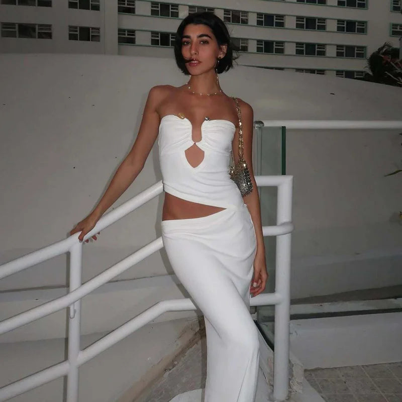 שמלת מקסי סטרפלס בסגנון חתוך בעיטור אבזם - טאי