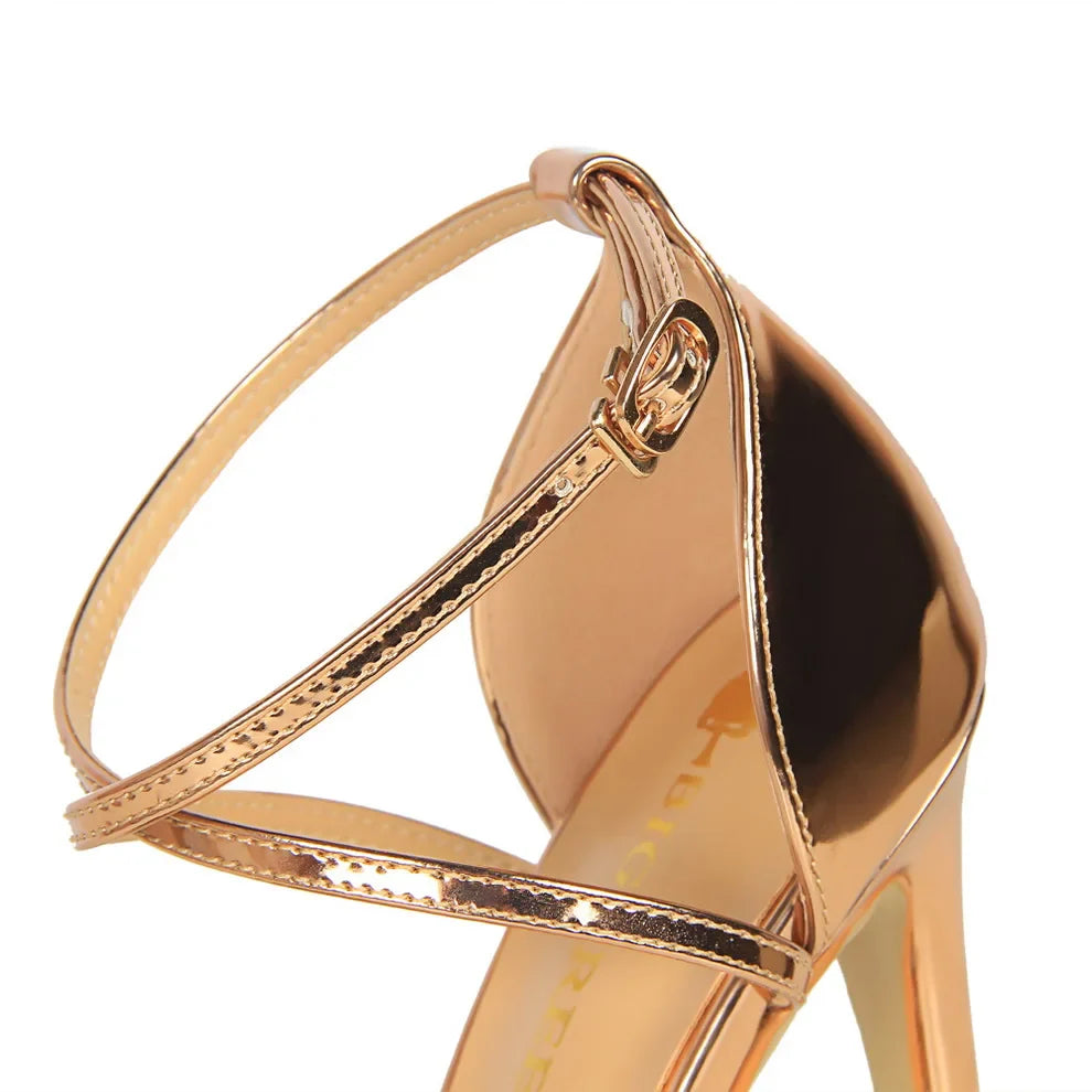 סנדלי עקב מבריקות בעיצוב רצועות קרוס - MAX