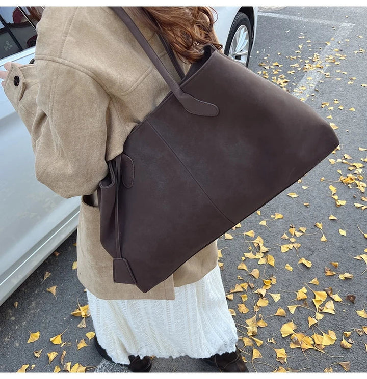 Suede bag with classic design