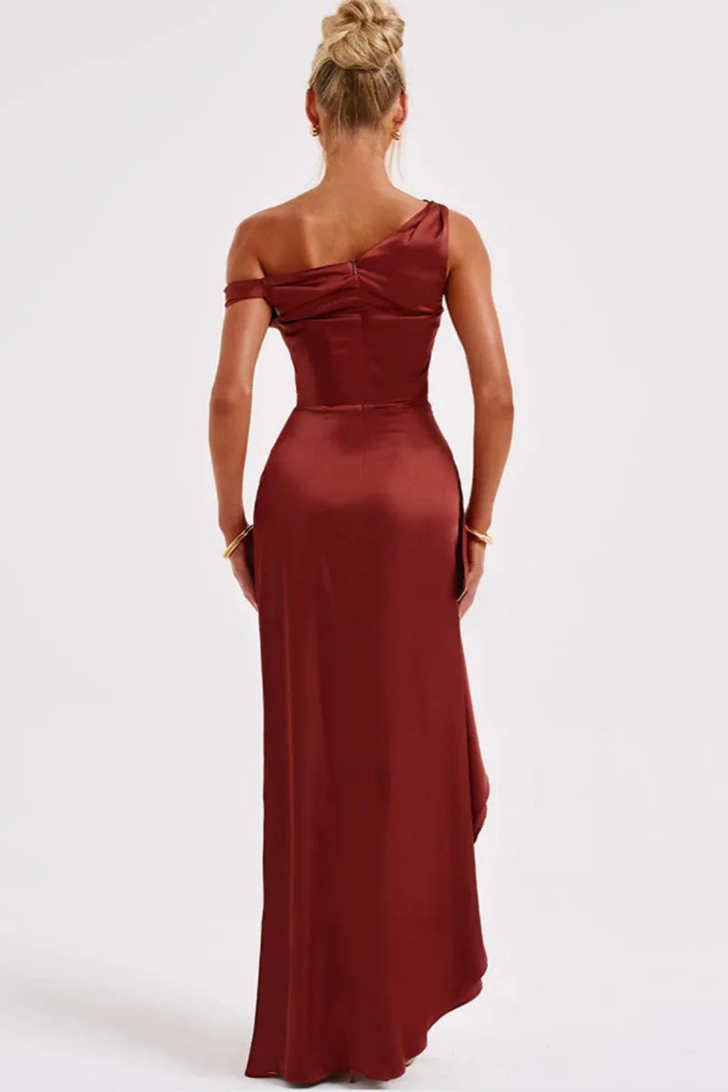 שמלת מקסי סאטן בעיצוב שסע וכתף חשופה - אמיליאנה