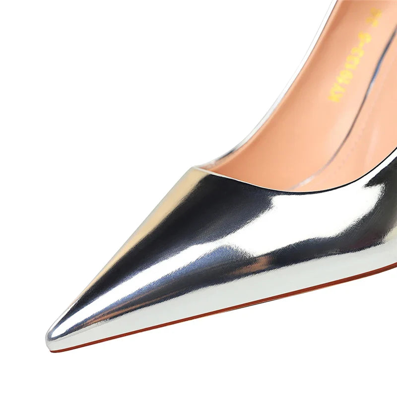 נעלי עקב מבריקות במגוון גבהים - היילי