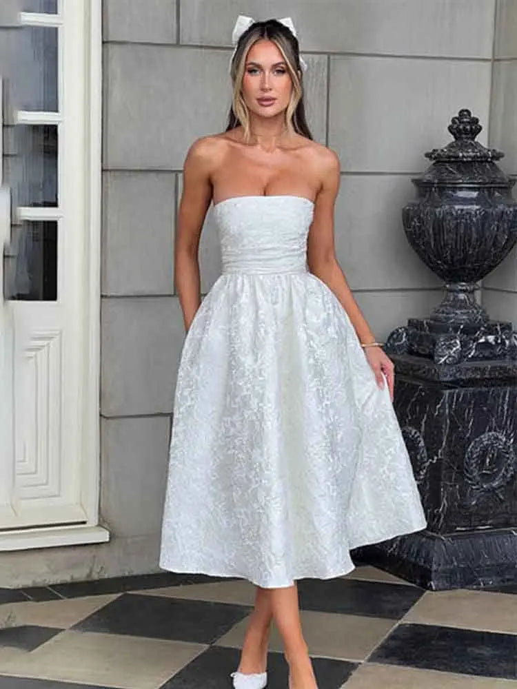 שמלת מידי בגזרת A קשירה בצוואר גב פתוח בעיטור רקמת איורי פרחים - פלורה