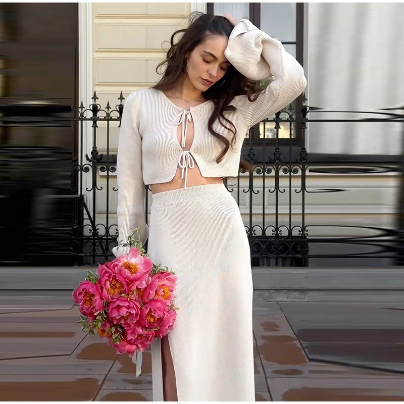 סט שני חלקים סרוג חצאית מקסי וחולצת קשירות - ימית