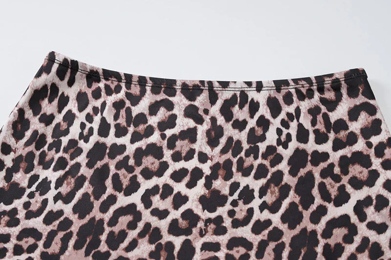 סט שני חלקים מנומר חצאית מיני וטופ קשירה בצוואר בעיטור תחרה - NALA