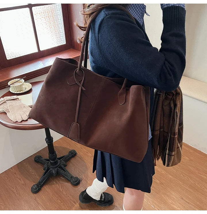 Suede bag with classic design