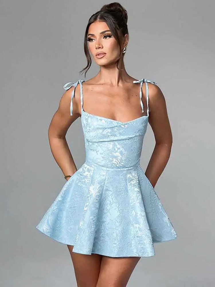 שמלת מיני בגזרת A קשירה בכתפיות בעיטור רקמת איורי פרחים - Marisol