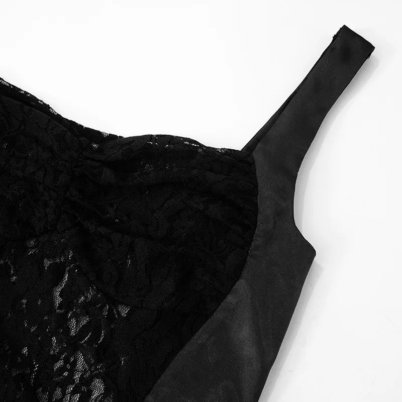 שמלת מיני סאטן בעיטור תחרה בעיצוב כיווצים - Leona