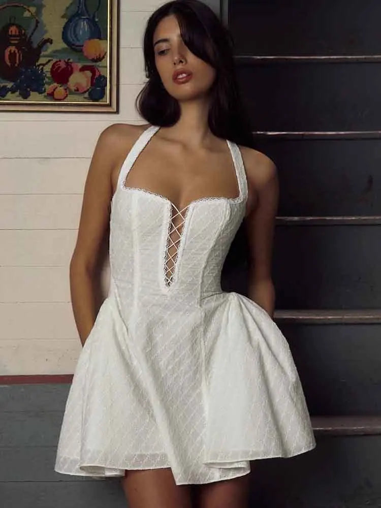 שמלת מיני שיפלי בגזרת A בעיטור איקסים בחזרה - Iliana