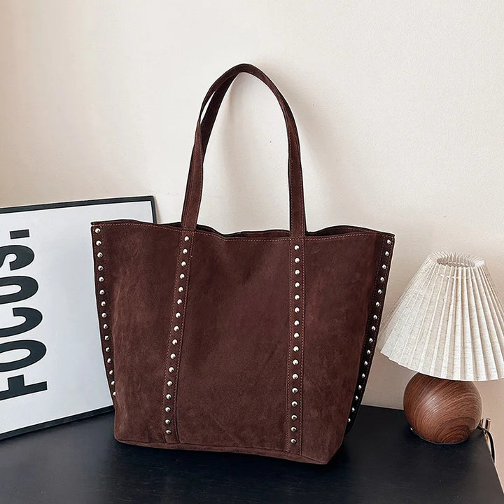 Suede bag with classic design