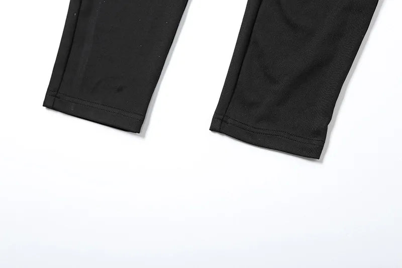 אוברול צמוד בד מחטב בעיצוב פתחים בעיטור אבזמים קשירה בצוואר - Sage