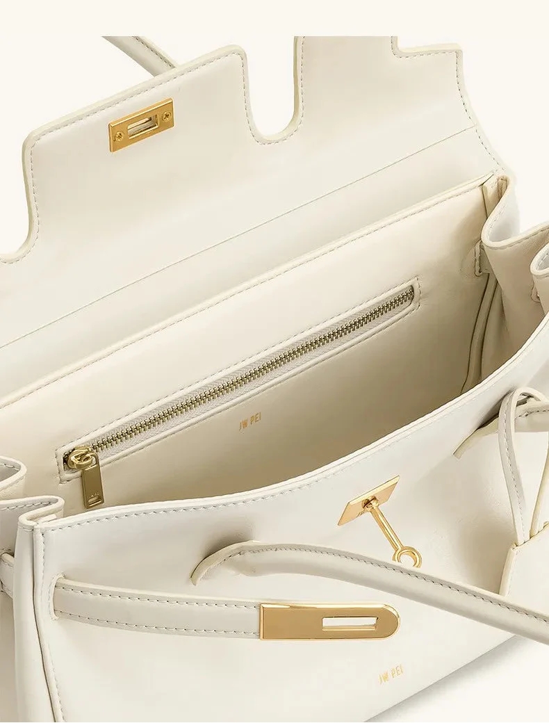 Leather bag with luxury design