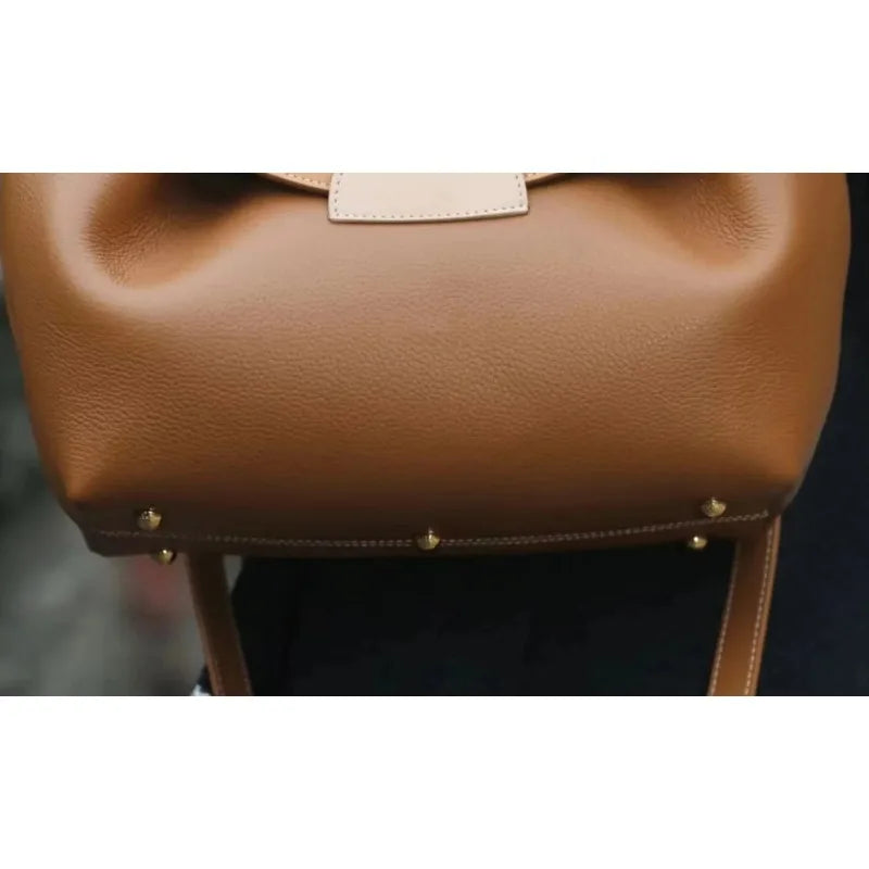 Leather bag with classic design