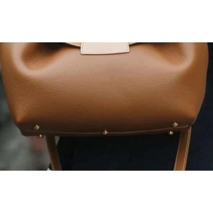 Leather bag with classic design