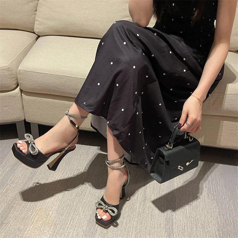 סנדלי עקב משי בעיטור רצועות ופפיון זרקונים - אווה