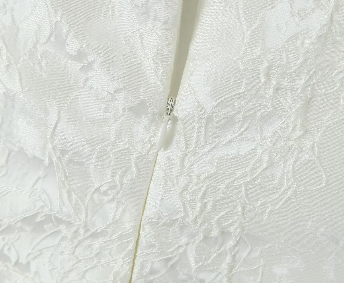 שמלת מיני בעיצוב רקמת איורי פרחים בעיטור תחרה - בלנקה