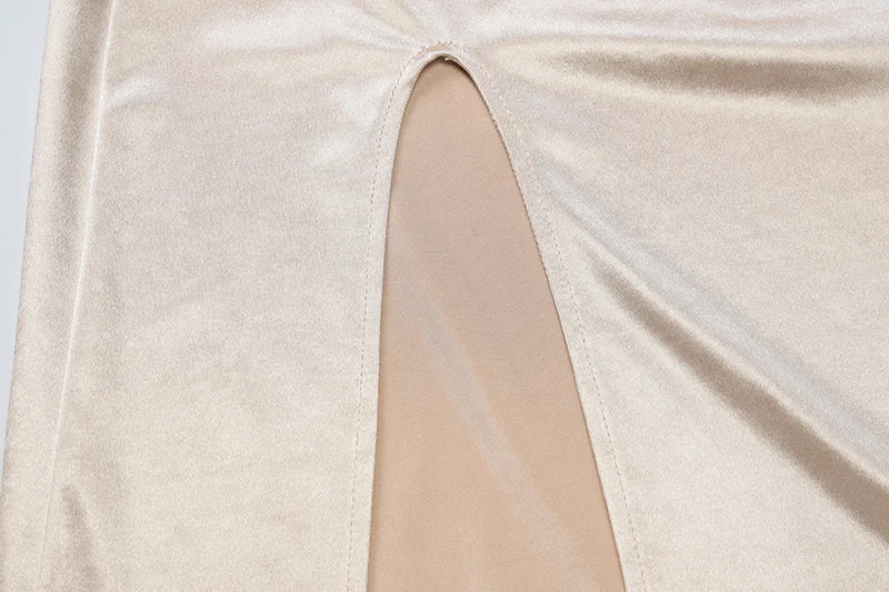 שמלת מקסי סאטן גב פתוח בעיצוב שסע בעיטור צעיף תואם - פיליסיה