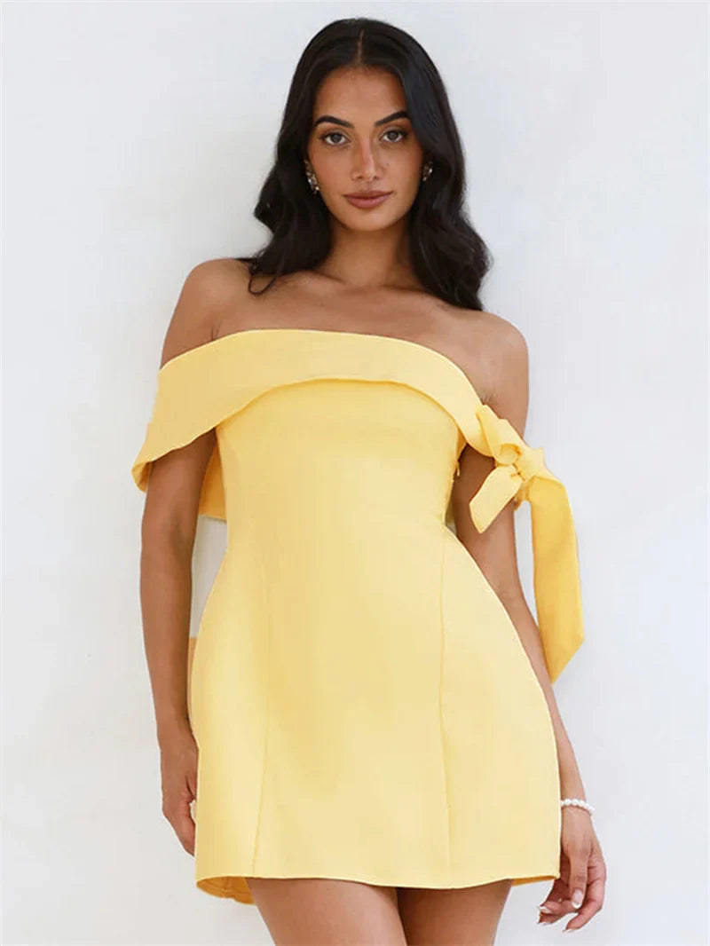 שמלת מיני בגזרת A כתפיים חשופות בעיטור קשירה - שלי