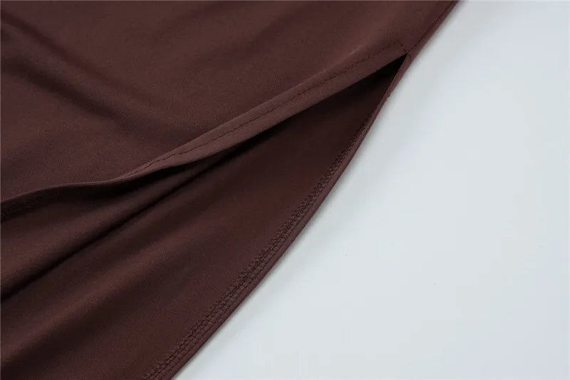 שמלת מקסי בעיצוב אסימטרי בעיטור שסע פתחים ואבזם - קורל